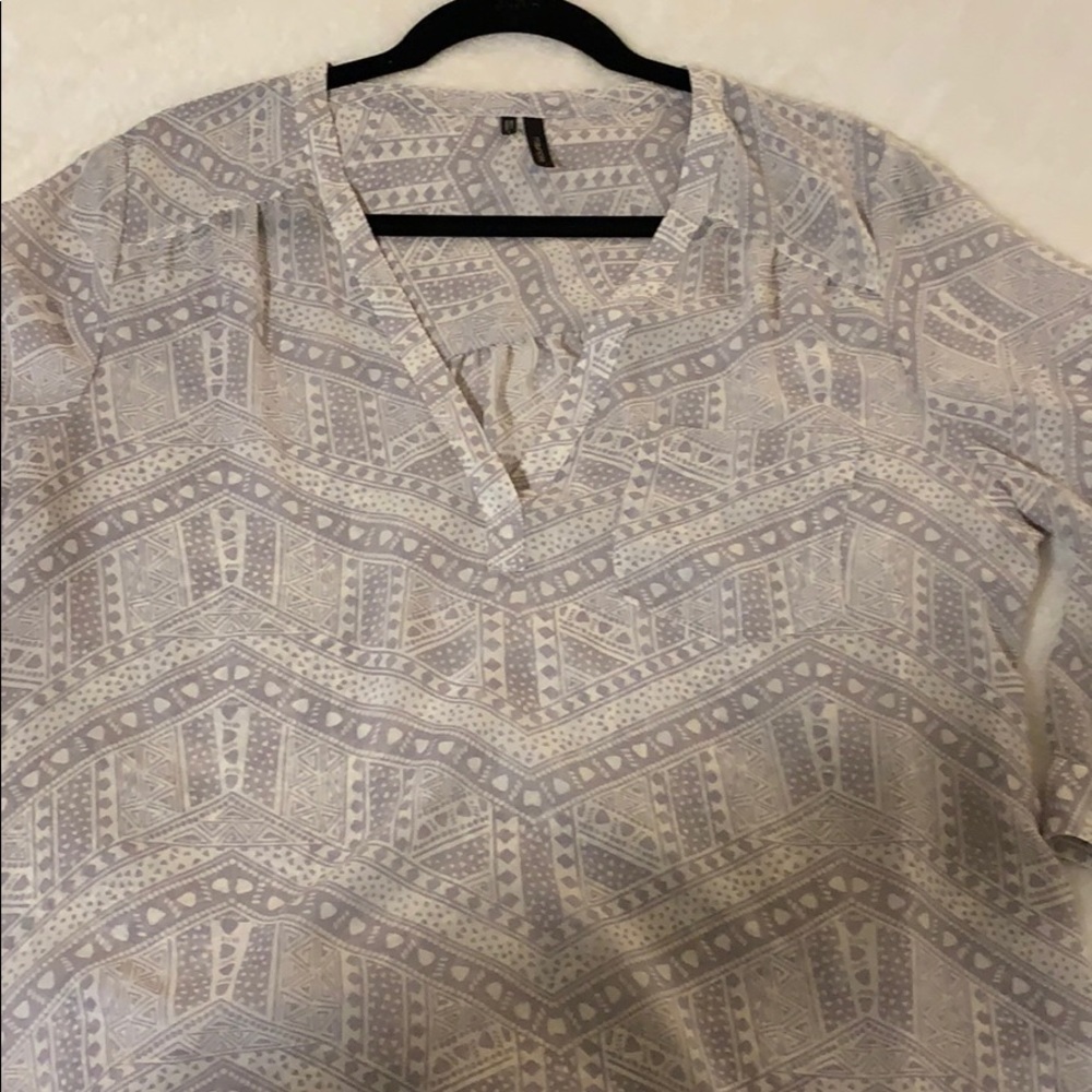 Patterned Blouse - Picture 2 of 3